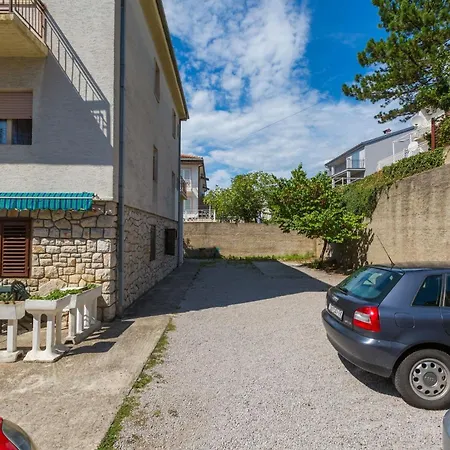 Ana - Private Parking * Crikvenica