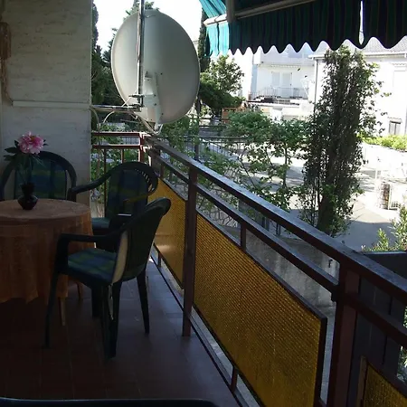 Ana - Private Parking Apartment Crikvenica